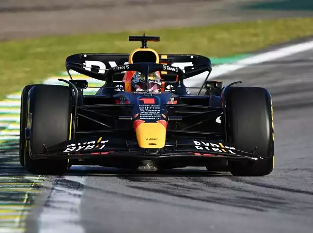 Max Verstappen im Red Bull RB18 in der Formel-1-Saison 2022 Titel-Bild zur News: Max Verstappen im Red Bull RB18 in der Formel-1-Saison 2022