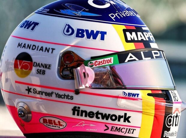 Fernando Alonso mit Vettel-Helm Fernando Alonso mit Vettel-Helm