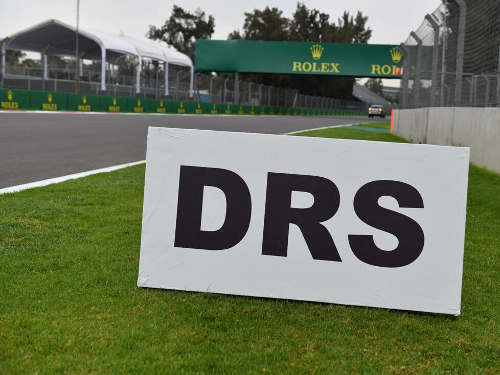 DRS-Markierung am Streckenrand
