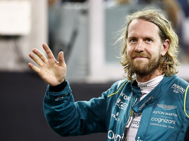 Sebastian Vettel nach seinem letzten Rennen in der Formel 1 2022 in Abu Dhabi Sebastian Vettel nach seinem letzten Rennen in der Formel 1 2022 in Abu Dhabi