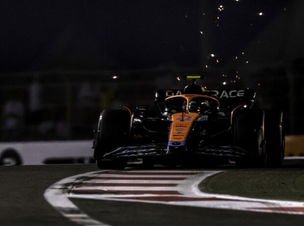 Lando Norris im McLaren MCL36 beim Formel-1-Finale 2022 in Abu Dhabi