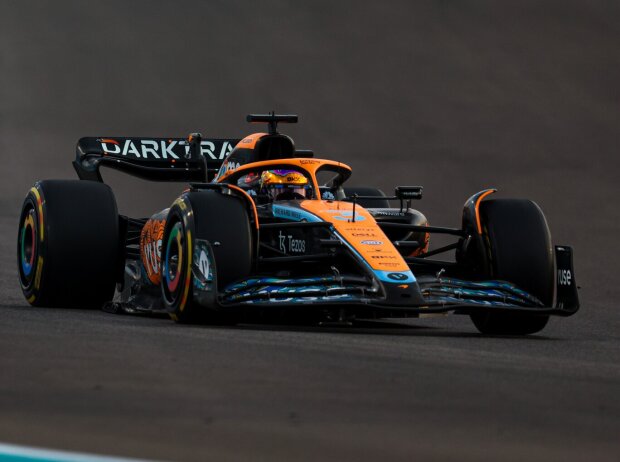 Titel-Bild zur News: Daniel Ricciardo bei seinem Abschiedsrennen für McLaren 2022 in Abu Dhabi