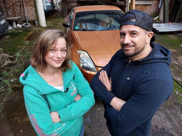 Ramona und Yunus von "Deals 4 Wheels ? Schlitten. Schrauben. Scheine machen" Ramona und Yunus von "Deals 4 Wheels ? Schlitten. Schrauben. Scheine machen"