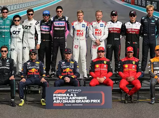 Titel-Bild zur News: Guanyu Zhou, Sebastian Vettel, Lance Stroll, Yuki Tsunoda, Pierre Gasly, Fernando Alonso, Esteban Ocon, Mick Schumacher, Kevin Magnussen, Valtteri Bottas, Nicholas Latifi, Lewis Hamilton, George Russell, Sergio Perez, Max Verstappen, Charles Leclerc, Carl