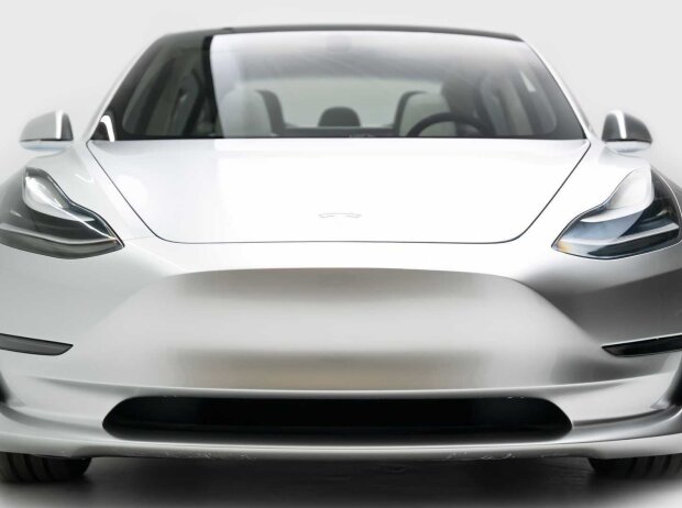 Titel-Bild zur News: Tesla Model 3 (2013, Prototyp (aus dem Petersen Automotive Museum)