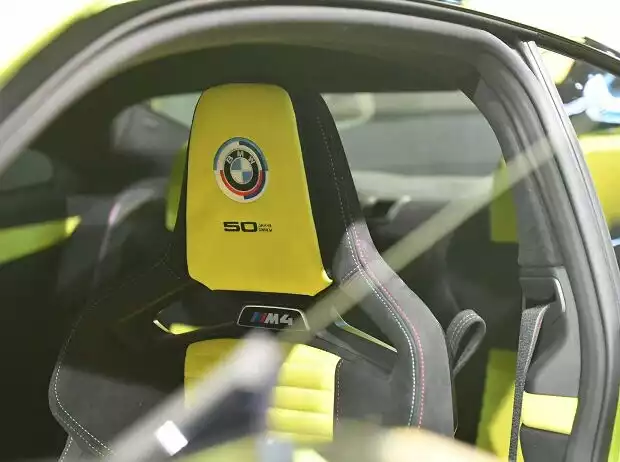 BMW M4 Competition mit Alcantara-Bezüge Titel-Bild zur News: BMW M4 Competition mit Alcantara-Bezüge