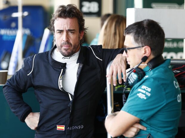 Titel-Bild zur News: Fernando Alonso beim ersten Test für Aston Martin in Abu Dhabi 2022