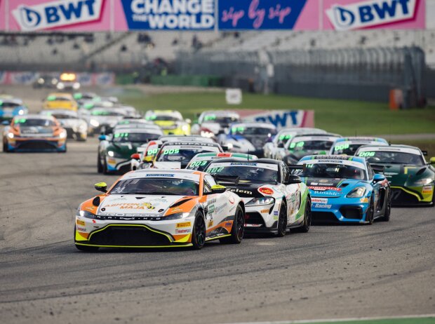 Renn-Action der ADAC GT4 Germany 2022 in Hockenheim Renn-Action der ADAC GT4 Germany 2022 in Hockenheim