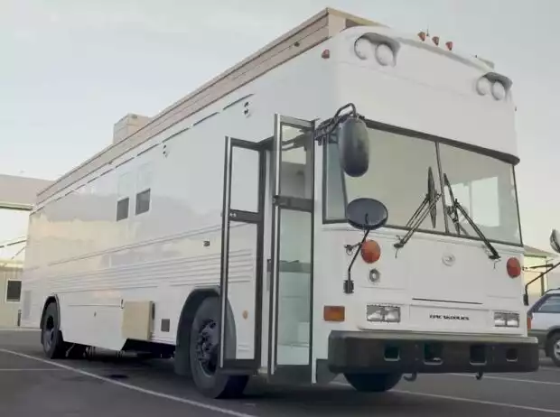 Luxus-Wohmobil auf Grundlage eines Buses Titel-Bild zur News: Luxus-Wohmobil auf Grundlage eines Buses