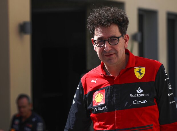 Titel-Bild zur News: Ferrari-Teamchef Mattia Binotto beim Formel-1-Rennen in Abu Dhabi 2022
