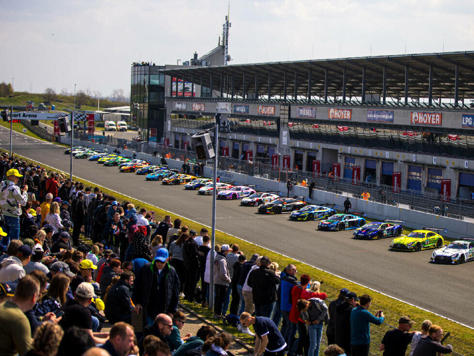 ADAC GT Masters, 2022, Oschersleben, Zuschauer, Fans, Tribüne, Start, Startaufstellung, Grid