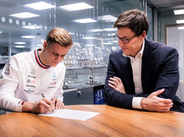 Mick Schumacher und Toto Wolff Mick Schumacher und Toto Wolff