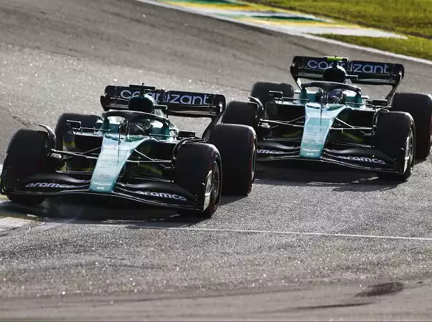 Lance Stroll und Sebastian Vettel (Aston MArtin AMR22) beim Formel-1-Rennen in Brasilien 2022 Titel-Bild zur News: Lance Stroll und Sebastian Vettel (Aston MArtin AMR22) beim Formel-1-Rennen in Brasilien 2022