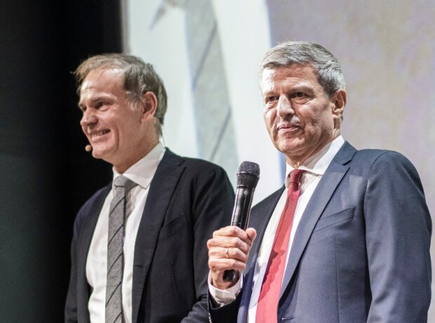Titel-Bild zur News: Oliver Blume und Fritz Enzinger bei der "Night of Champions" bei Porsche in Weissach 2022