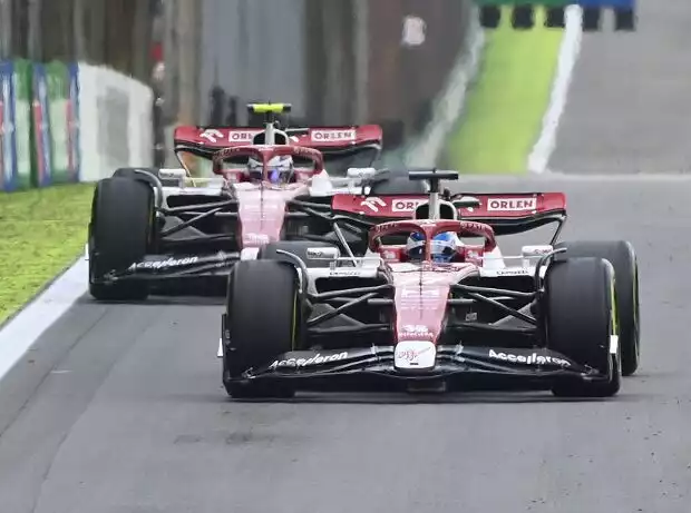 Guanyu Zhou, Valtteri Bottas Titel-Bild zur News: Guanyu Zhou, Valtteri Bottas