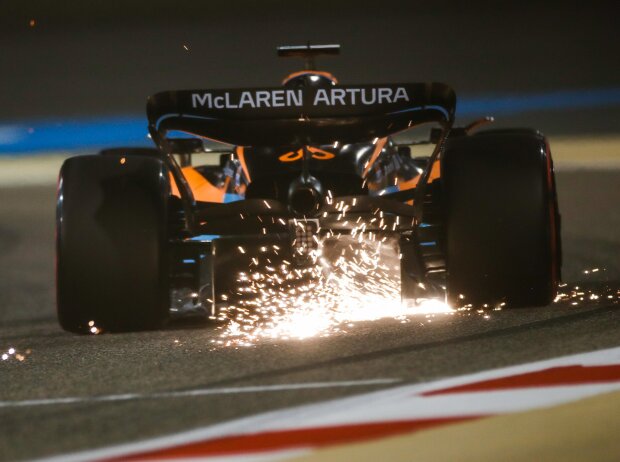 Daniel Ricciardo (McLaren MCL36) beim Formel-1-Rennen in Bahrain 2022 Daniel Ricciardo (McLaren MCL36) beim Formel-1-Rennen in Bahrain 2022