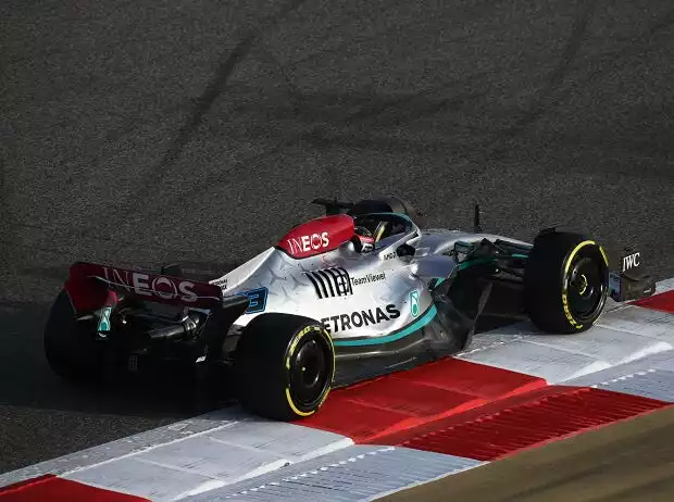George Russell (Mercedes W13) bei den Formel-1-Testfahrten in Bahrain 2022 Titel-Bild zur News: George Russell (Mercedes W13) bei den Formel-1-Testfahrten in Bahrain 2022