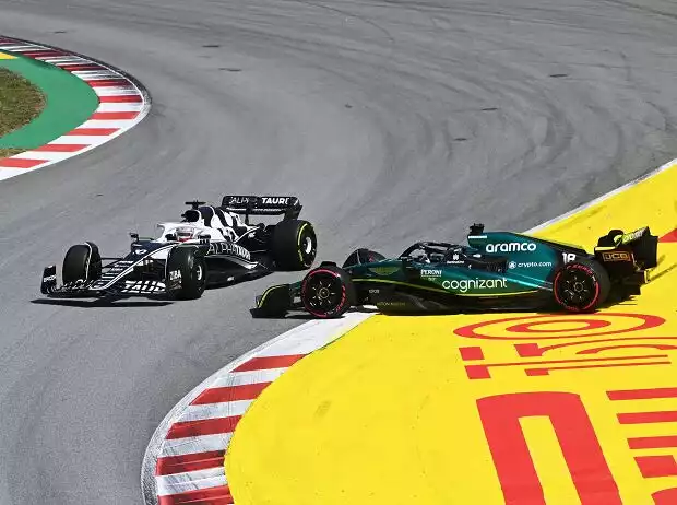 Titel-Bild zur News: Pierre Gasly (AlphaTauri) kollidiert mit Lance Stroll (Aston Martin) beim Formel-1-Rennen in Spanien 2022