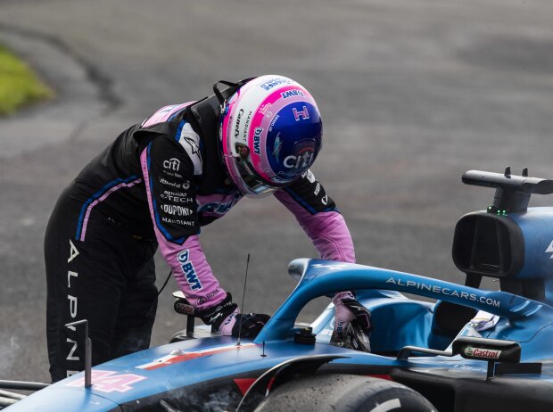 Titel-Bild zur News: Fernando Alonso (Alpine) scheidet beim Formel-1-Rennen in Mexiko 2022 aus