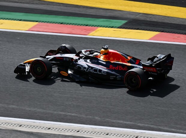 Max Verstappen (Red Bull RB18) beim Formel-1-Rennen in Belgien 2022