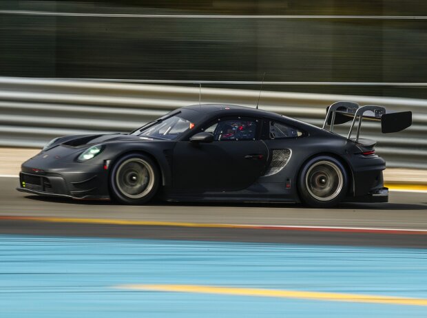 Titel-Bild zur News: Mit dem Porsche 911 GT3 R hat der letzte GT3-Bolide auf einen hängenden Flügel gewechselt