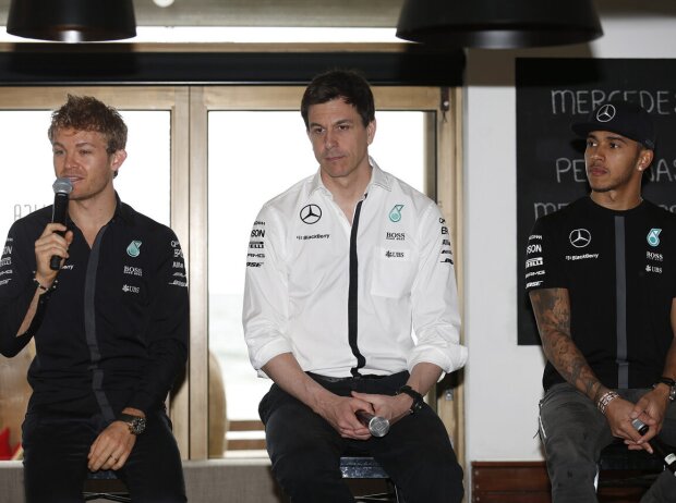 Titel-Bild zur News: Nico Rosberg, Toto Wolff, Lewis Hamilton