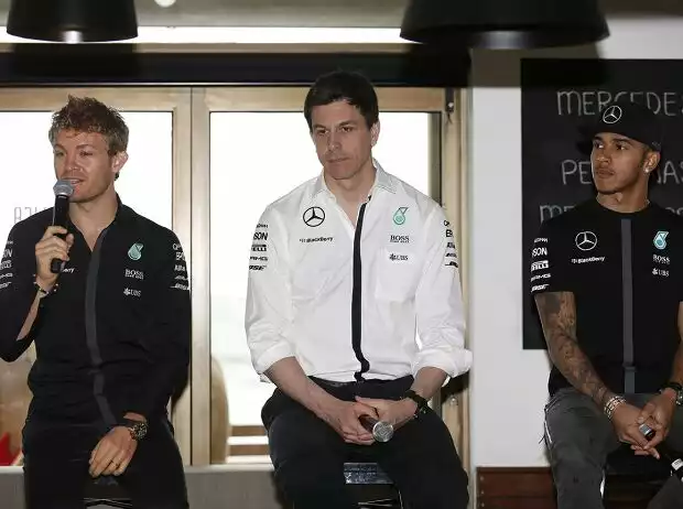Nico Rosberg, Toto Wolff, Lewis Hamilton Titel-Bild zur News: Nico Rosberg, Toto Wolff, Lewis Hamilton