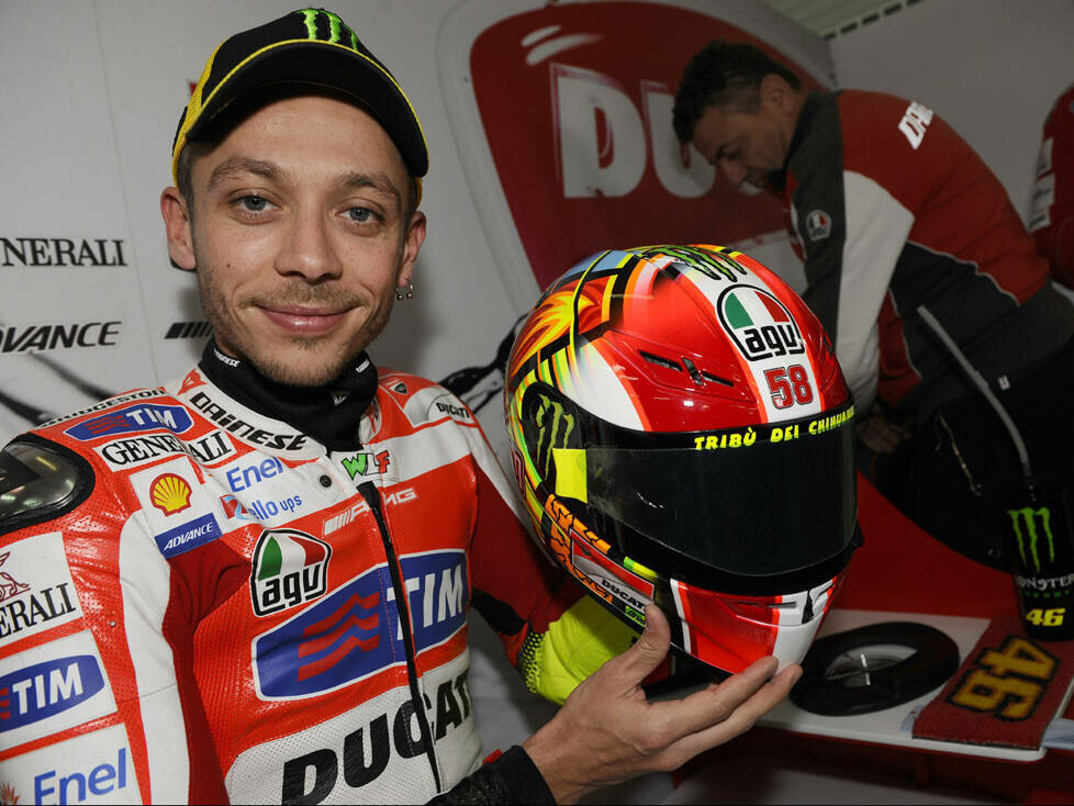 Valentino Rossi mit Helmdesign in Erinnerung an Marco Simoncelli