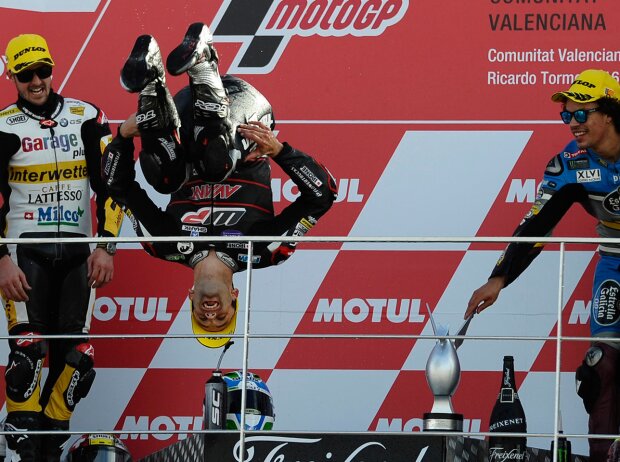 Backflip von Johann Zarco auf dem Moto2-Podium in Valencia 2016