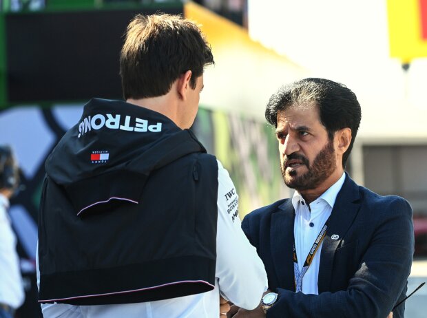 Mercedes-Motorsportchef Toto Wolff und FIA-Präsident Mohammed bin Sulayem Mercedes-Motorsportchef Toto Wolff und FIA-Präsident Mohammed bin Sulayem