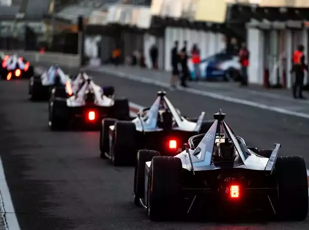 Gen3-Autos für die Formel E 2023 in der Boxengasse Titel-Bild zur News: Gen3-Autos für die Formel E 2023 in der Boxengasse