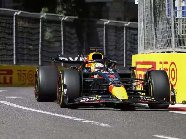 Max Verstappen (Red Bull RB18) im Formel-1-Rennen in Aserbaidschan 2022 Titel-Bild zur News: Max Verstappen (Red Bull RB18) im Formel-1-Rennen in Aserbaidschan 2022