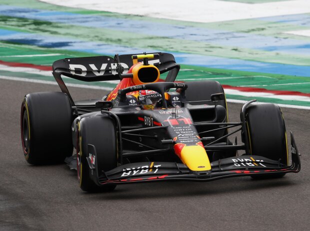 Sergio Perez (Red Bull RB18) beim Formel-1-Rennen von Imola 2022 Sergio Perez (Red Bull RB18) beim Formel-1-Rennen von Imola 2022
