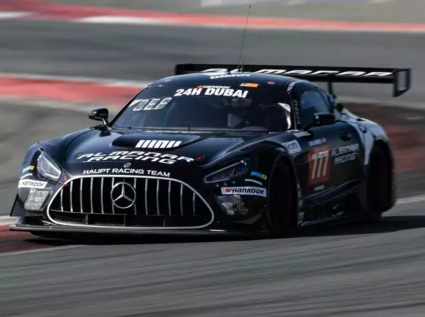 Der HRT-Mercedes Startnummer 777 startet bei den 24 Stunden von Dubai von der Pole Titel-Bild zur News: Der HRT-Mercedes Startnummer 777 startet bei den 24 Stunden von Dubai von der Pole