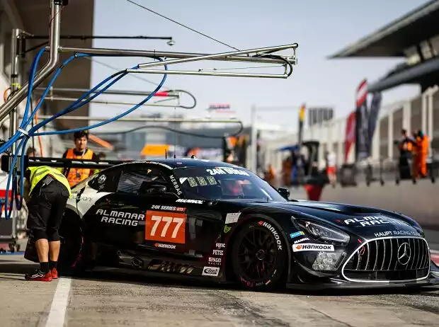 Desaster für Mercedes-AMG: Beide Top-Autos von HRT schieden im ersten Rennviertel aus Titel-Bild zur News: Desaster für Mercedes-AMG: Beide Top-Autos von HRT schieden im ersten Rennviertel aus