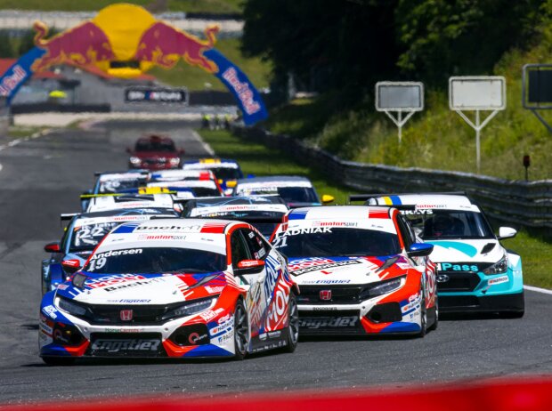 Start der ADAC TCR Germany 2022 auf dem Salzburgring Start der ADAC TCR Germany 2022 auf dem Salzburgring