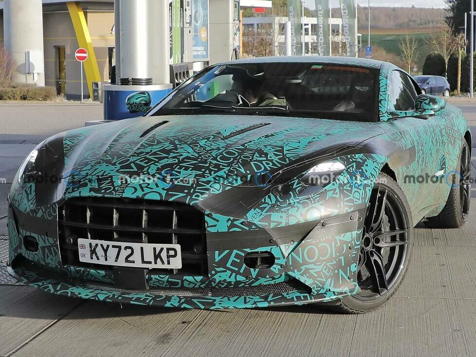 Aston Martin DB12