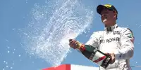 Michael Schumacher (Mercedes) feiert Platz drei beim Formel-1-Rennen in Valencia 2012