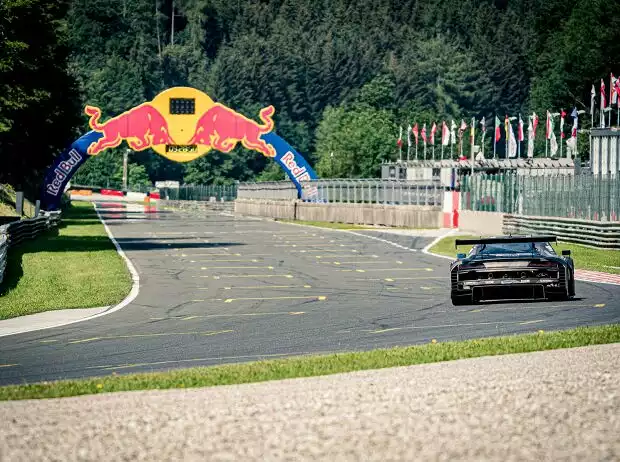 Titel-Bild zur News: GT3-Rennfahrzeug auf dem Salzburgring