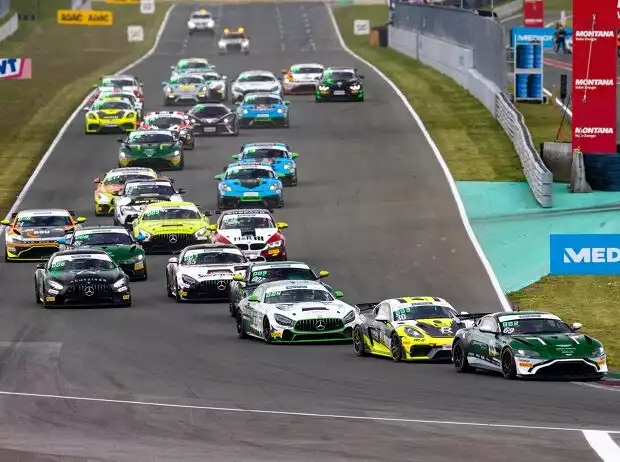 Der Saisonauftakt der ADAC GT4 Germany findet wieder in der Motorsport Arena Oschersleben statt Titel-Bild zur News: Der Saisonauftakt der ADAC GT4 Germany findet wieder in der Motorsport Arena Oschersleben statt