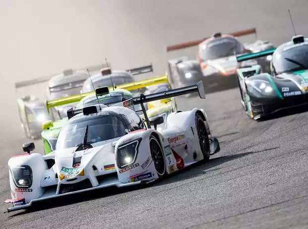 Titel-Bild zur News: Renn-Action im ADAC Prototype Cup Germany