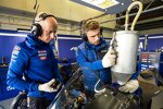 Yamaha-Mechaniker beim tanken