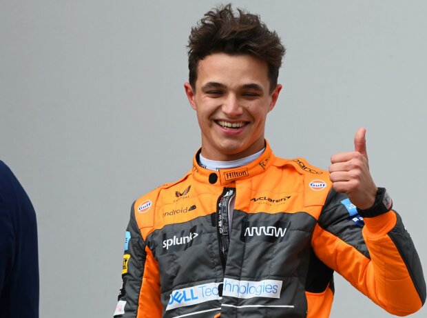 Lando Norris (McLaren) auf dem Podium beim Formel-1-Rennen in Imola 2022 Lando Norris (McLaren) auf dem Podium beim Formel-1-Rennen in Imola 2022
