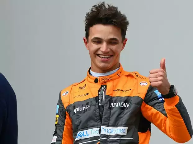 Lando Norris (McLaren) auf dem Podium beim Formel-1-Rennen in Imola 2022 Titel-Bild zur News: Lando Norris (McLaren) auf dem Podium beim Formel-1-Rennen in Imola 2022