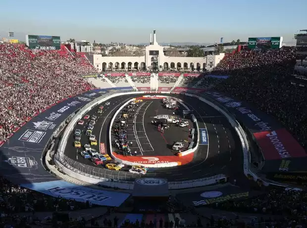 NASCAR-Action beim Clash 2022 im Los Angeles Memorial Coliseum Titel-Bild zur News: NASCAR-Action beim Clash 2022 im Los Angeles Memorial Coliseum
