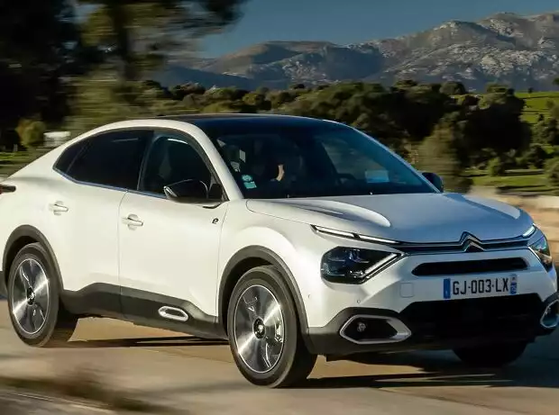 Citroen e-C4 X (2023) im Test Titel-Bild zur News: Citroen e-C4 X (2023) im Test