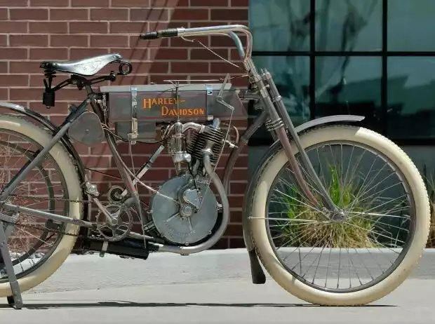 Titel-Bild zur News: Harley-Davidson Strap Tank (1908)