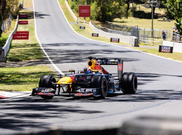 Liam Lawson im Red Bull RB7 von 2011 in Bathurst Liam Lawson im Red Bull RB7 von 2011 in Bathurst