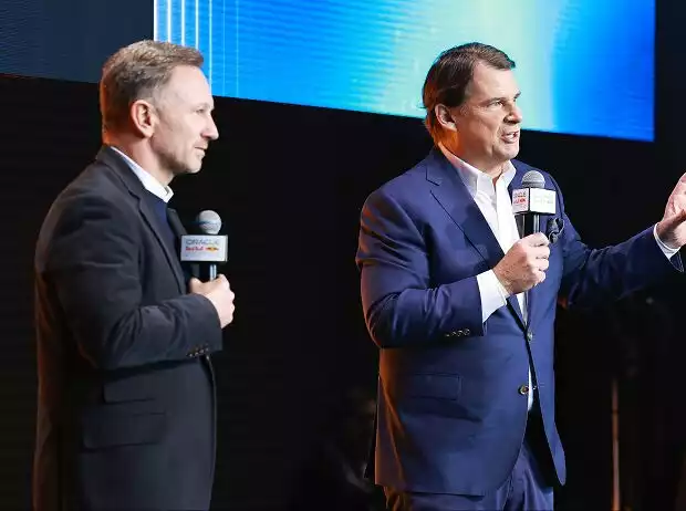 Christian Horner (Red Bull) und Ford-CEO Jim Farley bei der Red-Bull-Präsentation 2023 in New York Titel-Bild zur News: Christian Horner (Red Bull) und Ford-CEO Jim Farley bei der Red-Bull-Präsentation 2023 in New York