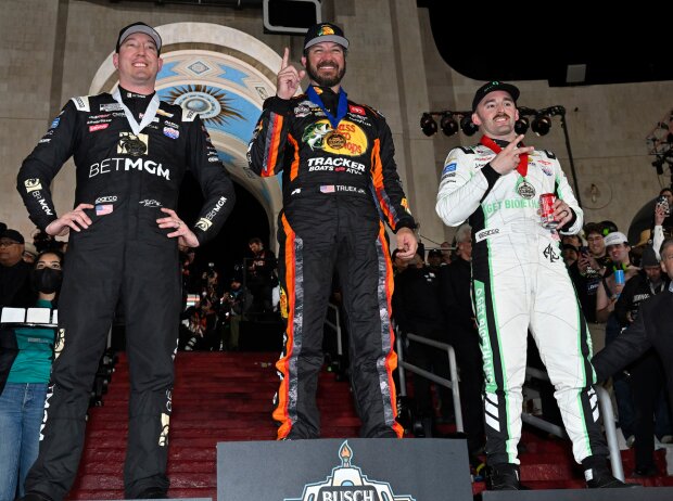 Podium: 1. Martin Truex Jr., 2. Austin Dillon, 3. Kyle Busch Podium: 1. Martin Truex Jr., 2. Austin Dillon, 3. Kyle Busch